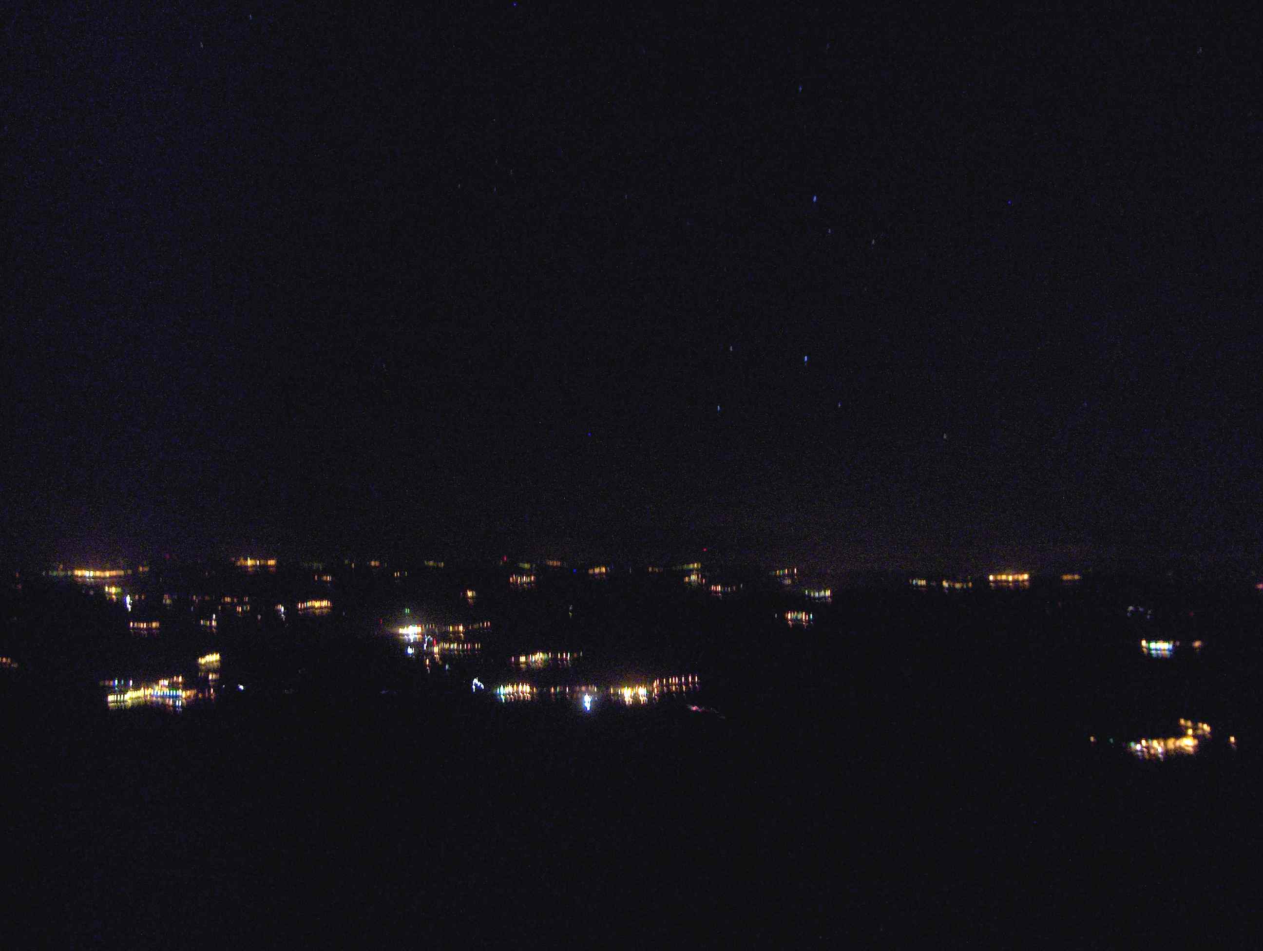 I la nuite bieno para fazer acender las luzes de to las aldés al redror.