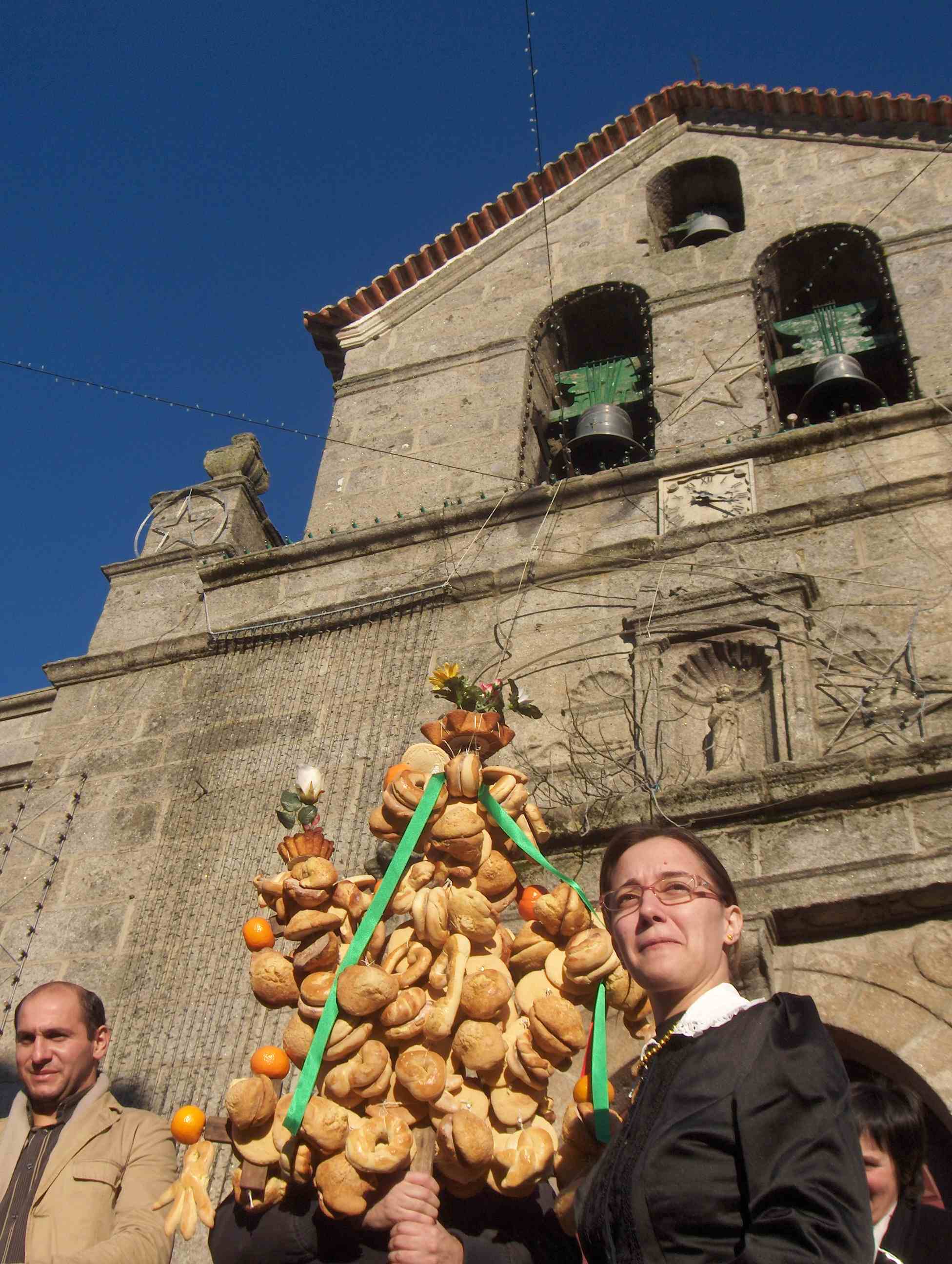 I l campanairo i las campanas stában a antolhar-se daqueilhas lambuxes todas...
