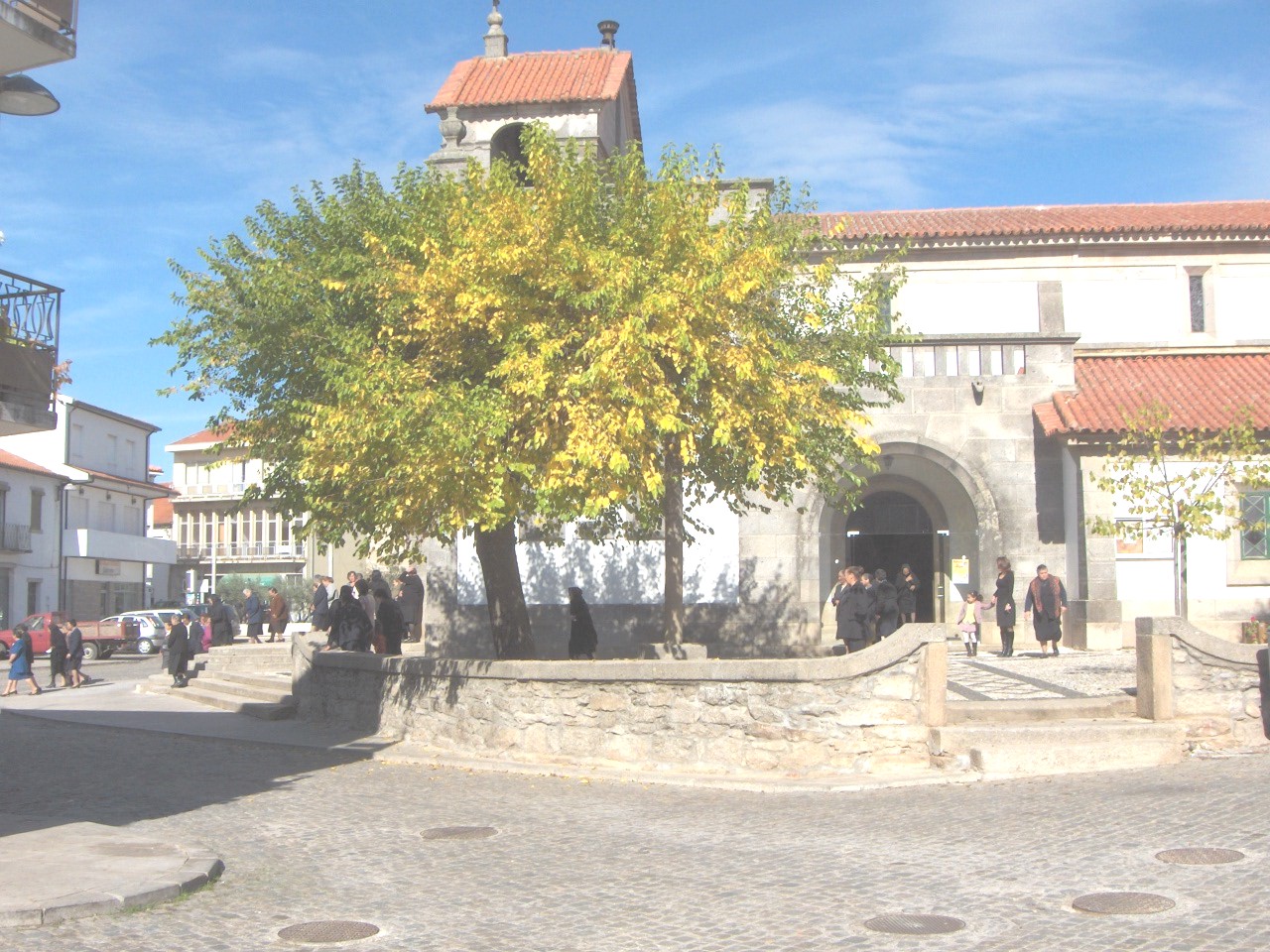 I porque hoije ye Domindo fui-se a missa.