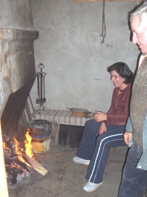 La rapaza yá s’arraga al lume...