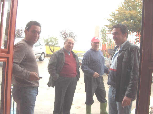 ...i Tonante de lápeç n’oureilha ampandilha ls sous fragueses i faç naspar l sou soto de la bricola.