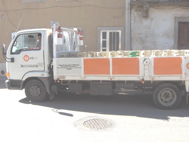 Apuis d’almuorço Sendin yá parece ua city: uns bénden carradas de gaç...