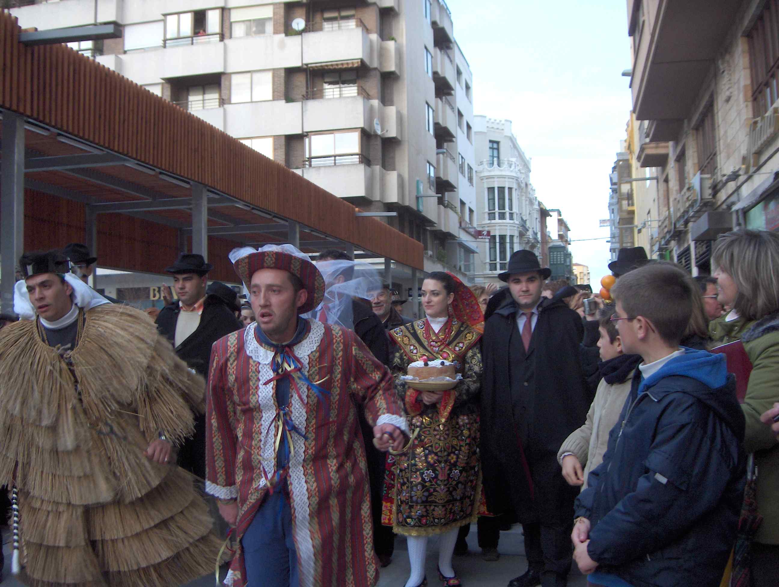 Estes parecien ls maiorales, cun mulheres guapas i todo...