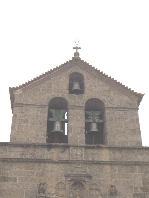 Quando se muorre ua persona, las campanas de Sendin tócan assi: - Nieto miu – diç la grande – lembra-te de mi…