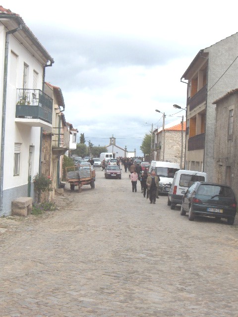 I para abibar essa lembráncia fui-se pula rue de l’Eirmita a la missa de Todos ls Santos ne l semitério