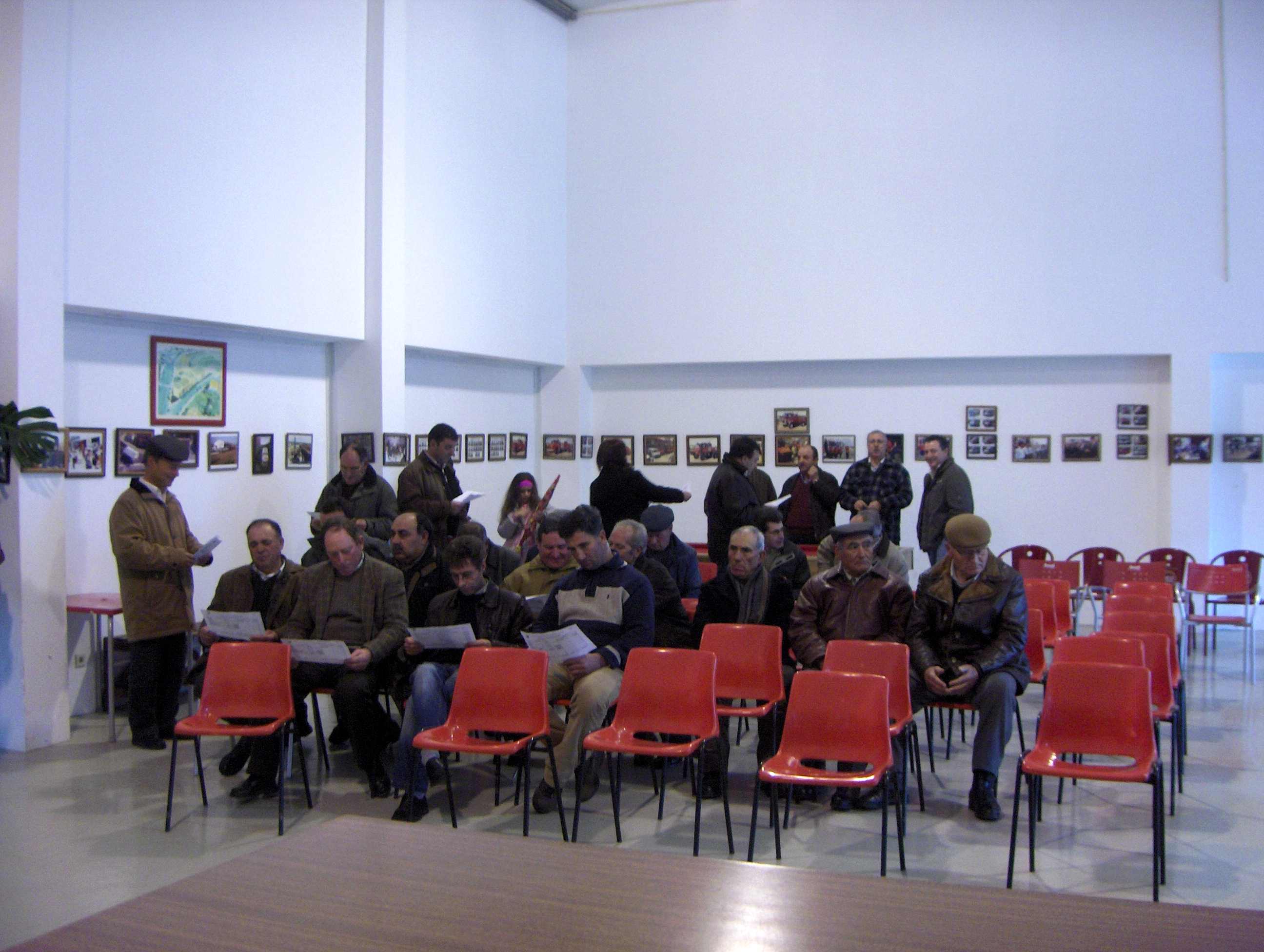 Hoije a la tarde fumus a la Assemblé Giral de ls Bumbeiros...