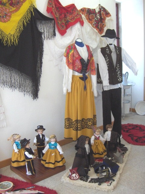 Caramonos a beilar i cun aldraijes mui pimpones...