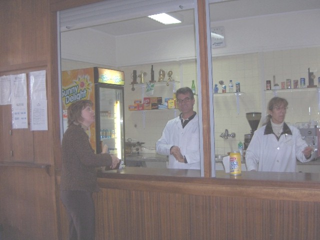 Apuis fui a tomar un café cun Fernando i Marie Lú ne l bar de la scuola i quien pagou fui Ção Cacharuola, que…