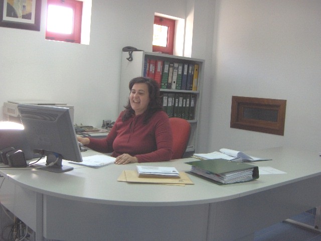 Apuis fui a ber a Matilde... aqueilha rapaza stá siempre a trabalhar... benga a trabalhar... nun sabe fazer…
