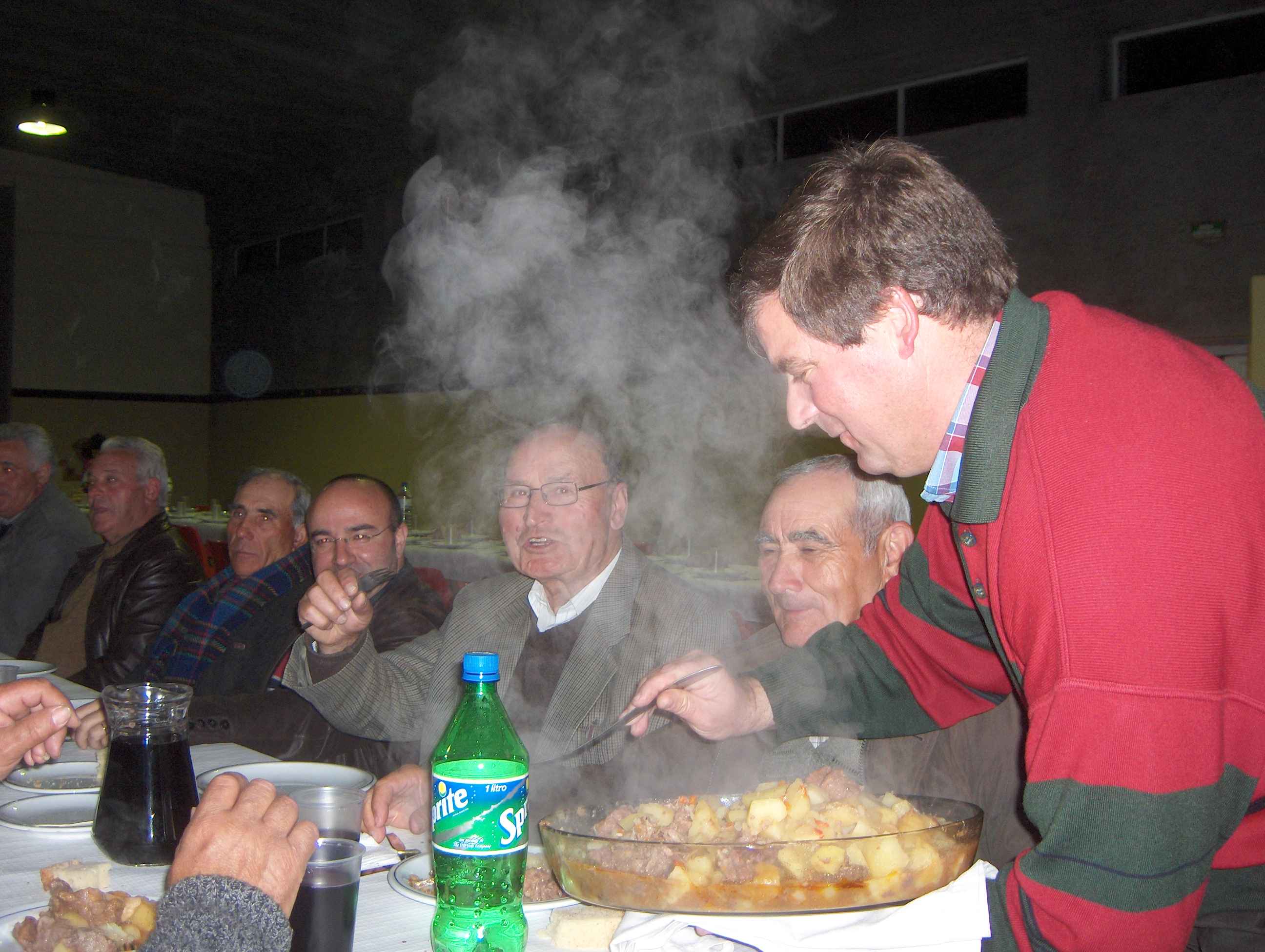 Mirai l guisote de cochino brabo cumo botaba bafo...