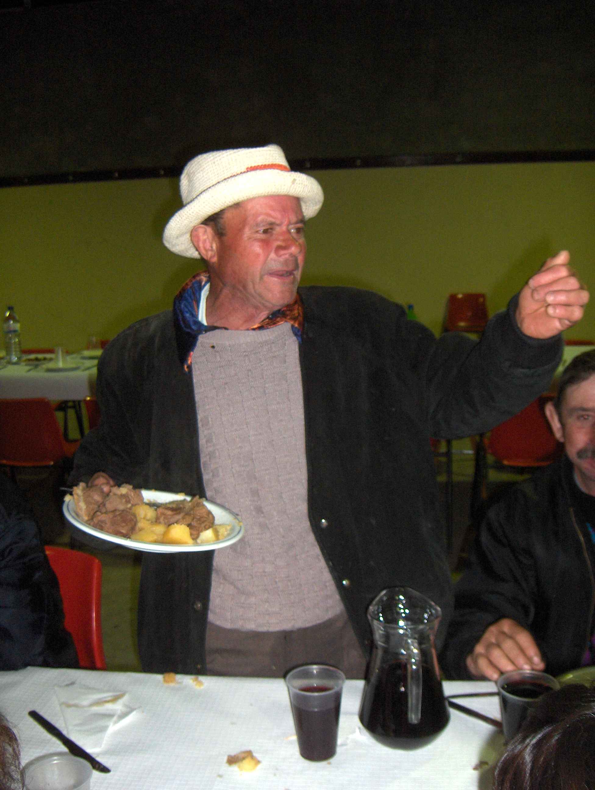 I Charrau! Claro. Nun podie faltar.