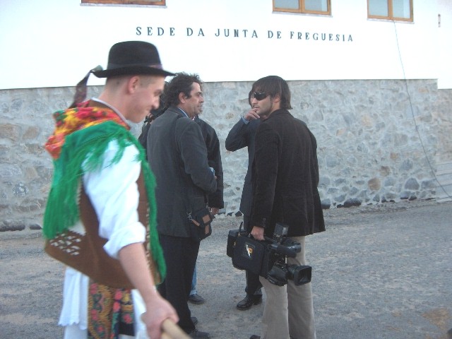 Apuis tenemos un pouliteiro i gientes de la telebison i tal...