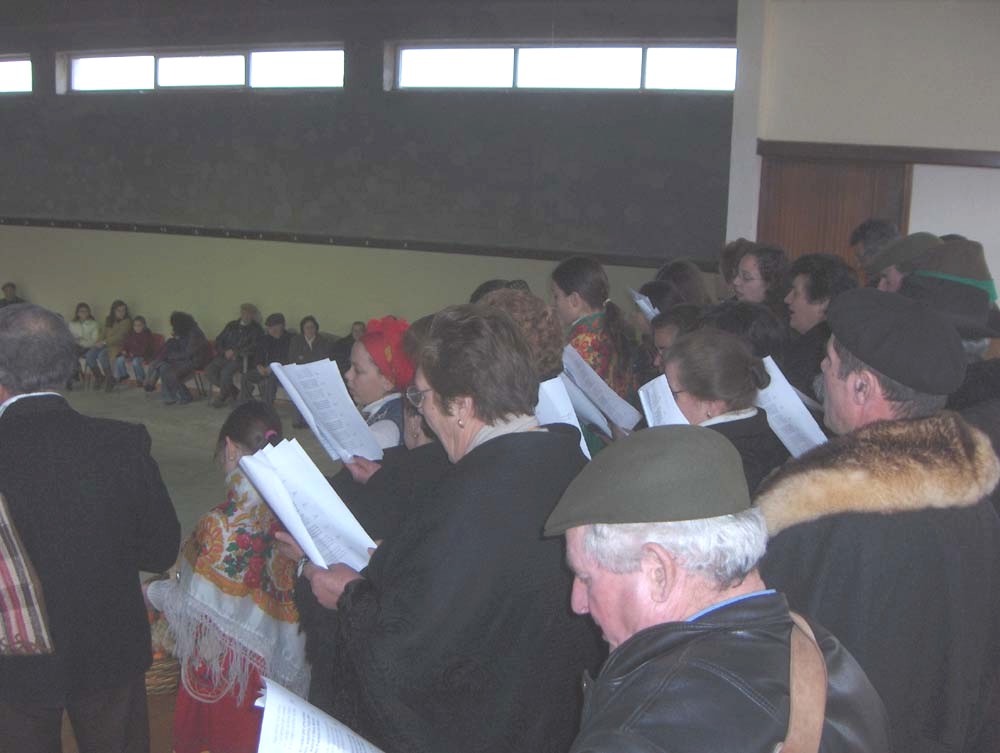 I l coro a cantar! Que bien cantou!