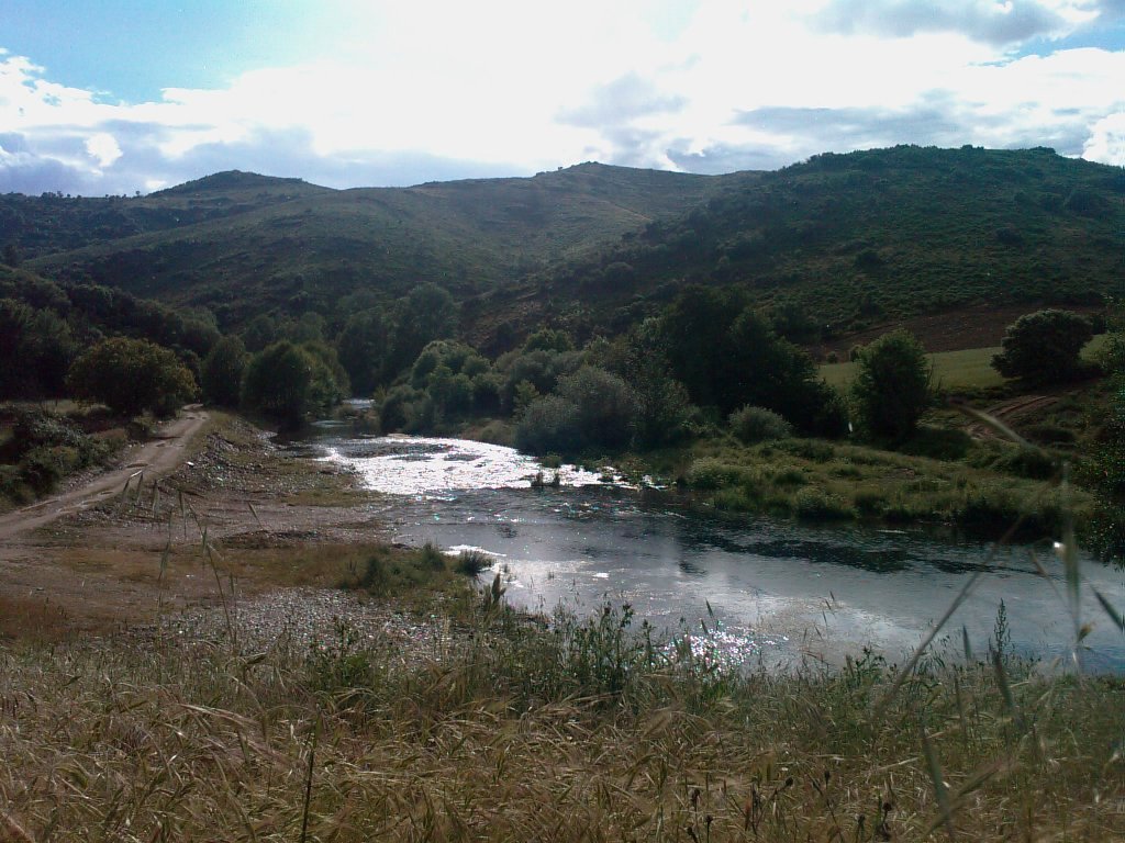 Staba guapa la ribeira de Teixeira hoije a la fin de tarde. Chobie ua auguita para giente buona i fazie sol...