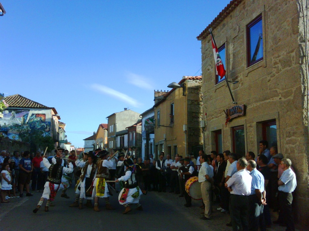 Einouguraçon de la "Casa de l Pouliteiro" 1
