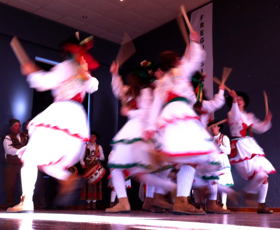 La centeilha de sol anfeitiçou-las: ye mission que le trai de l percípio de ls tiempos, i nielhas ancarna i…