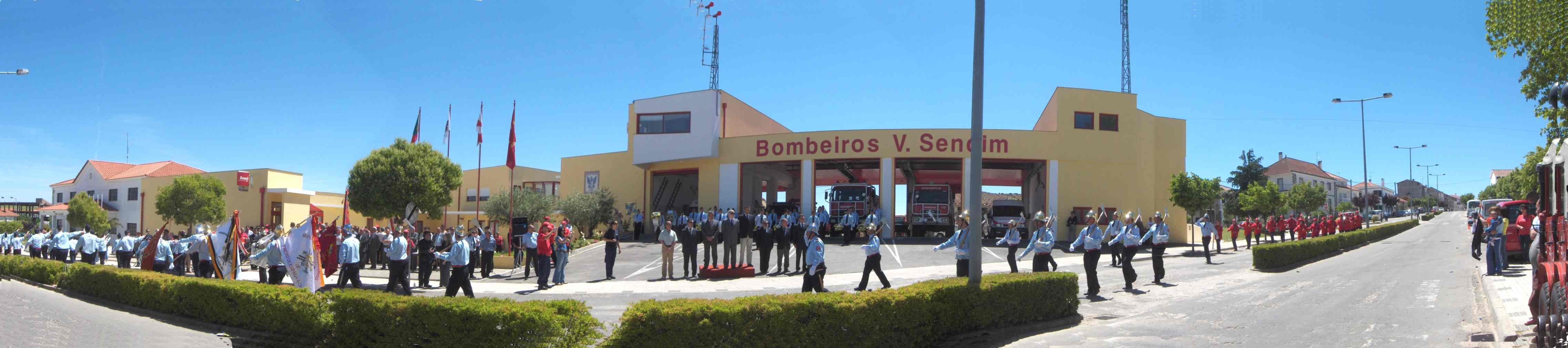 Hoije an Sendin la fiesta çtrital de ls Bumbeiros, 25 anhos pa ls de Sendin ye muita cousa. Parabienes. Naide…