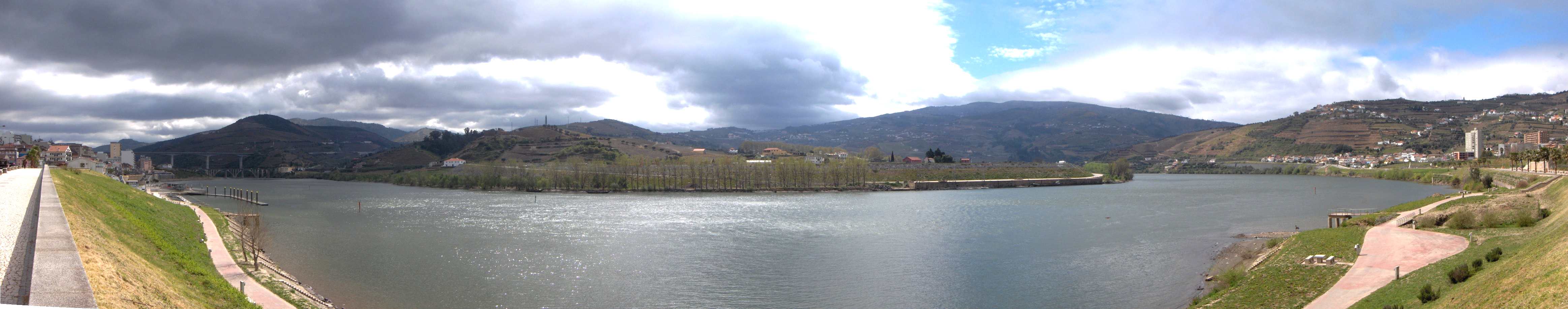 L Douro na Régua ye pimpon, mas nun chega als carcanhales de l nuosso Ancho de Mundin!