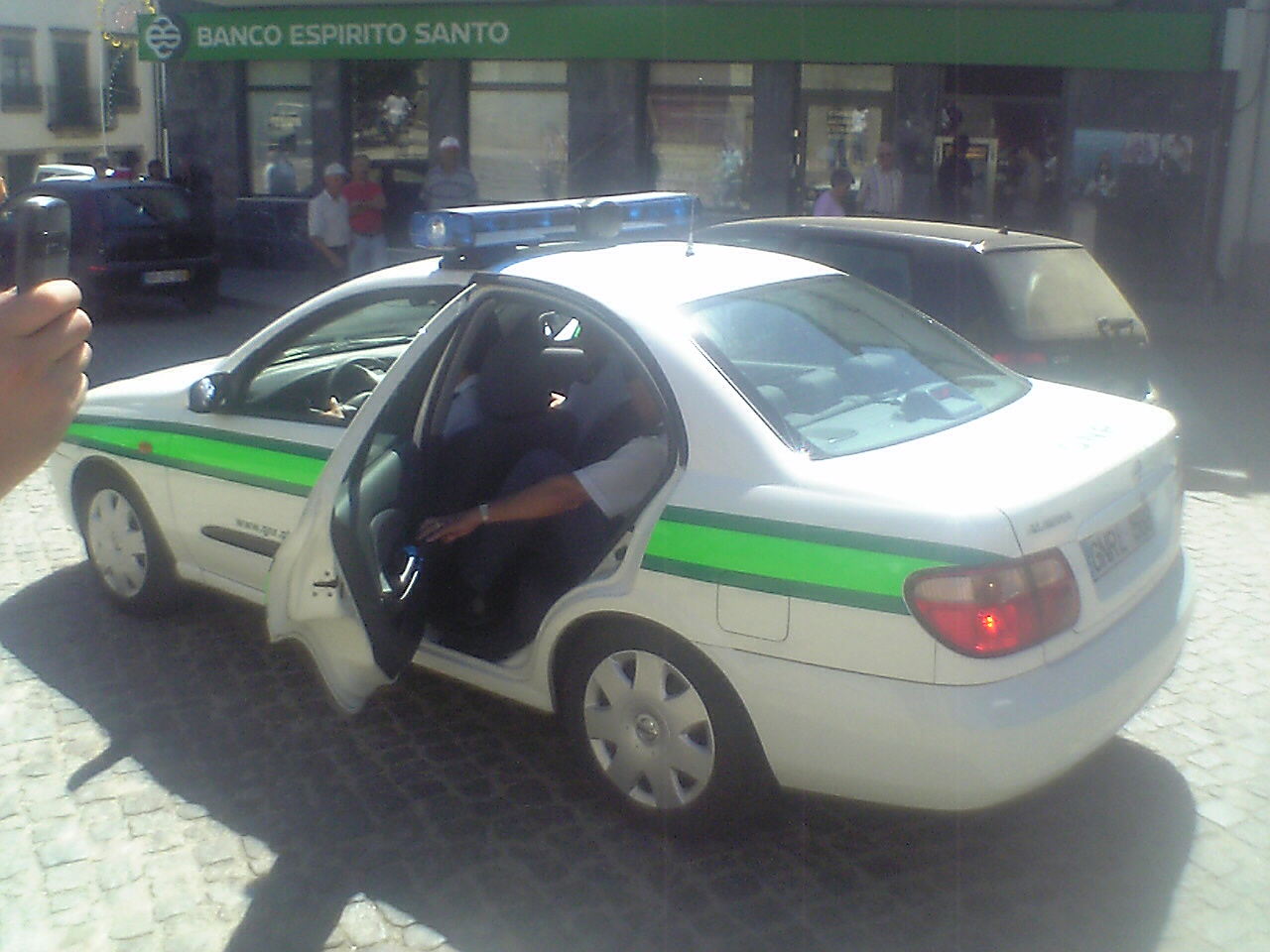 Bomba Roket na praça de SEndim deixa pessoas atentas...