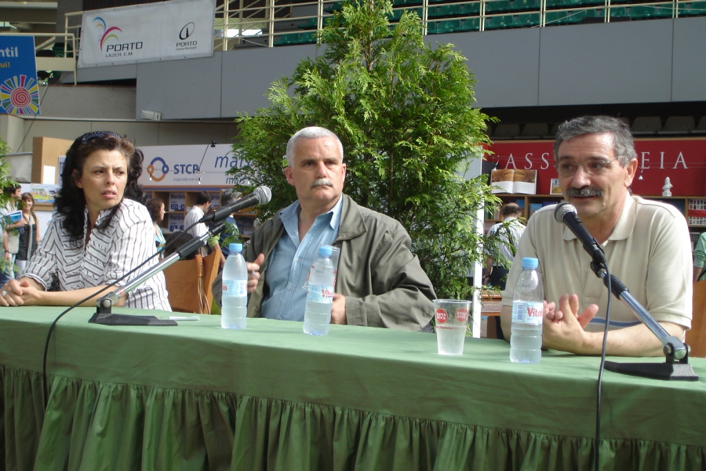 O professor Amadeu Ferreira animou o debate sobre língua mirandesa na Feira do Livro do Porto.
