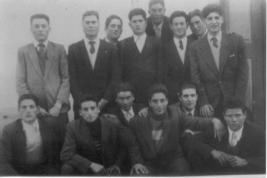 Estes tenin 20 anhos i puniran-se guapos para ir a la speçon. A ber se cunheceis algue?