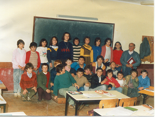 Estes rapazicos tenin aposque 11 anhos. Andaban nel 2º anho de l ciclo an 1987 i esta era ua classe de musica…