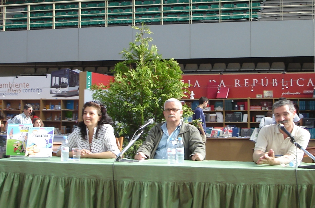 "A língua mirandesa atravessou longos séculos de História" disse ontem na Feira do Livro do Porto, o…