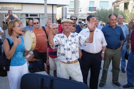 "o povo saiu à rua, num dia assim"