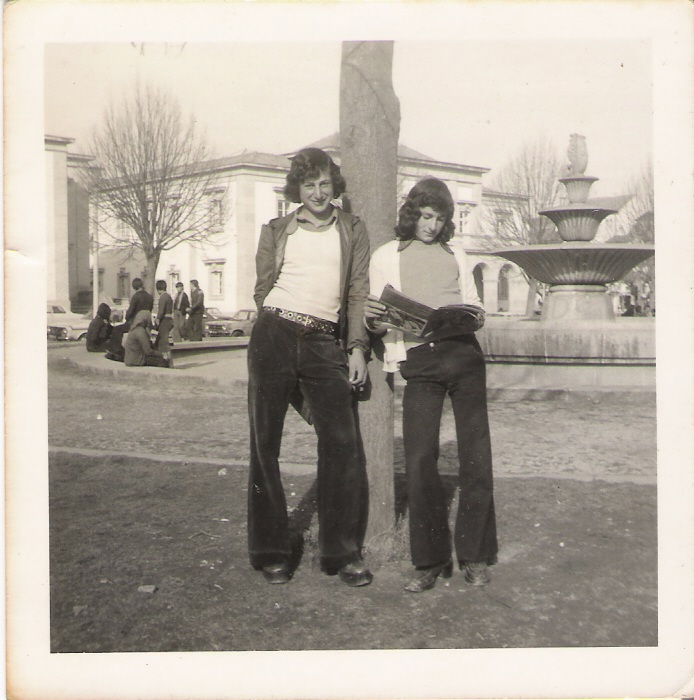 Estudantes de Sendim em Bragança, vestidos à moda dos anos 70.