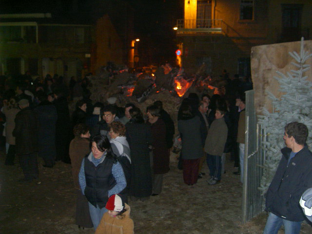 Fogueira do Natal em Sendim Dezembro 2003 by SanTyaGo