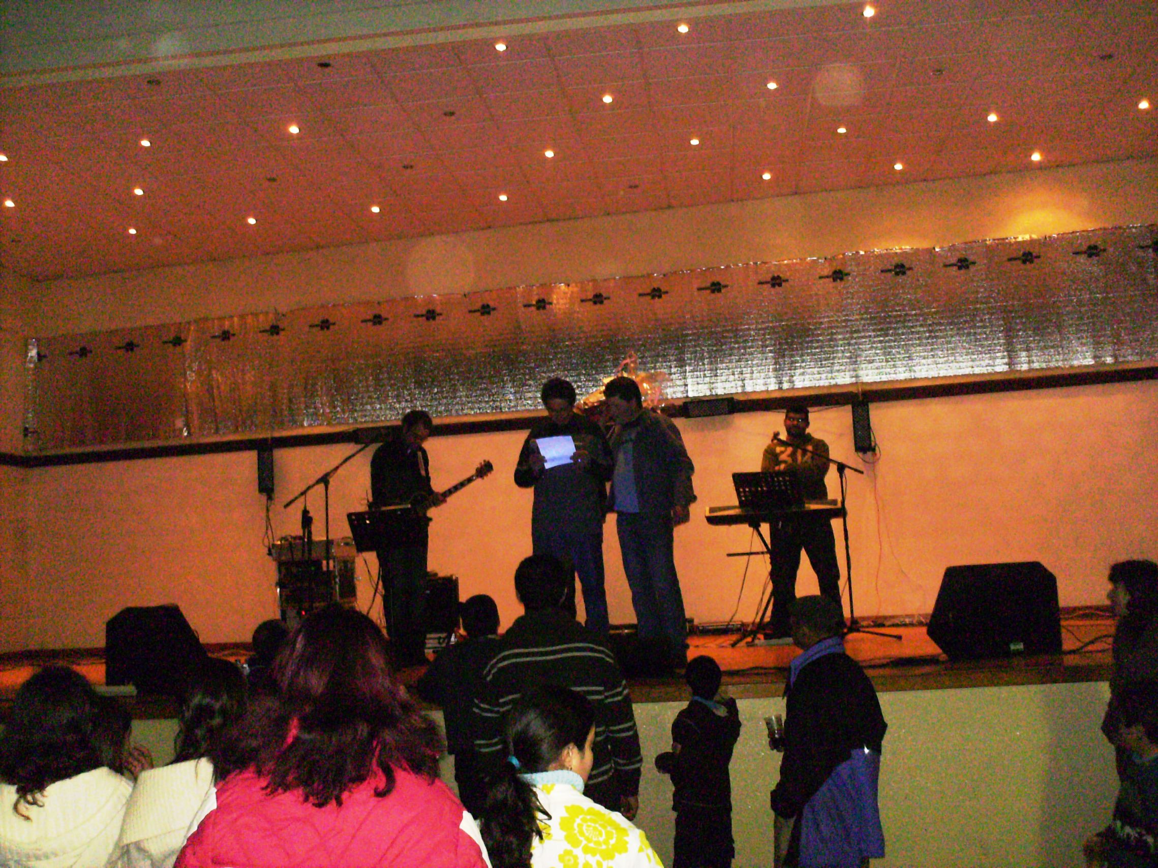 Sorteio duma garrafa, nos reis dos mordomos da festa de 2008.