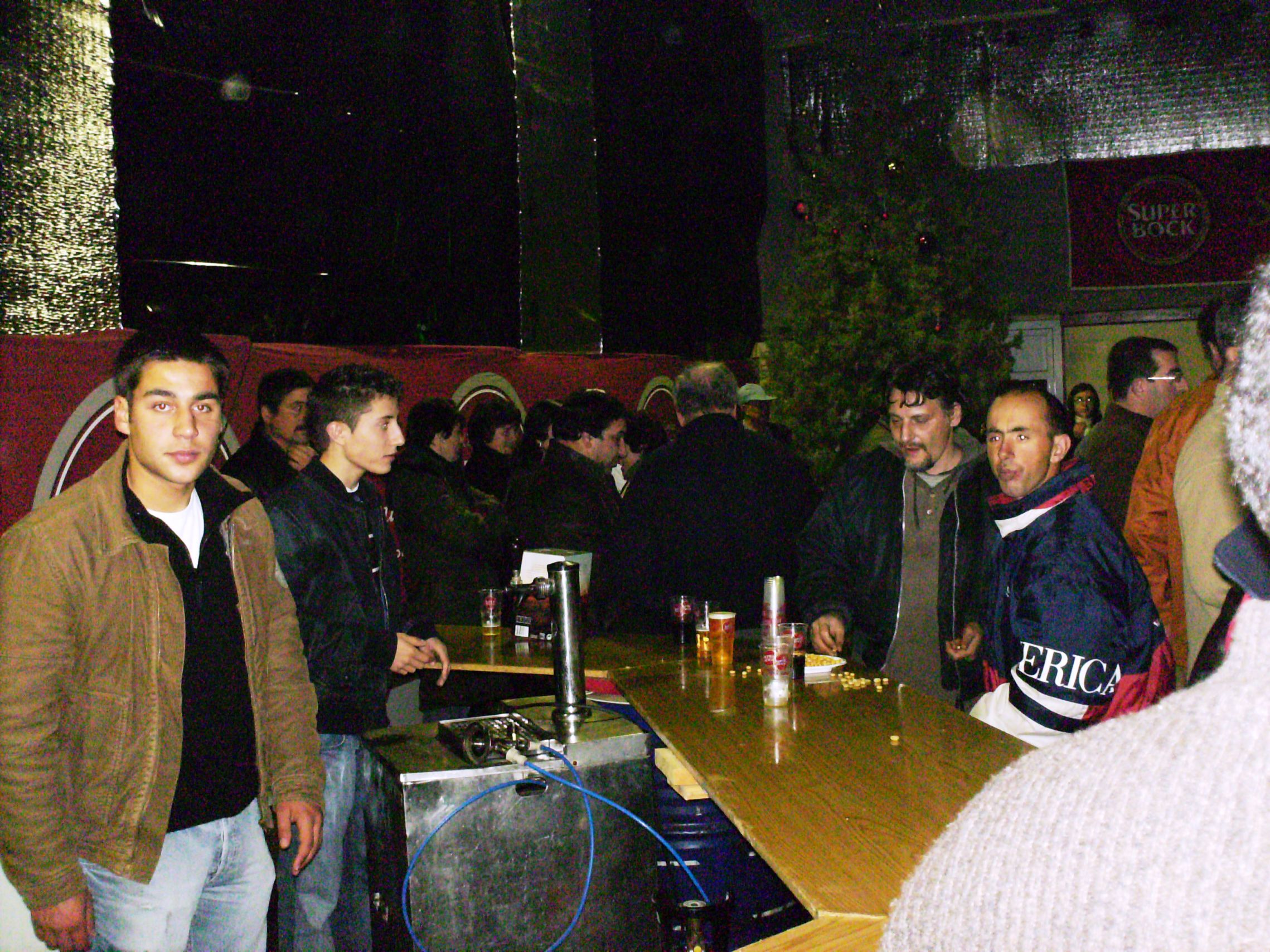 O serviço de bar, nos reis, dos mordomos da festa de 2008.