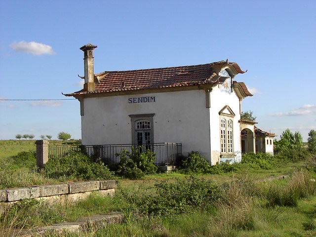 Antiga estação dos caminhos de ferro de Sendim