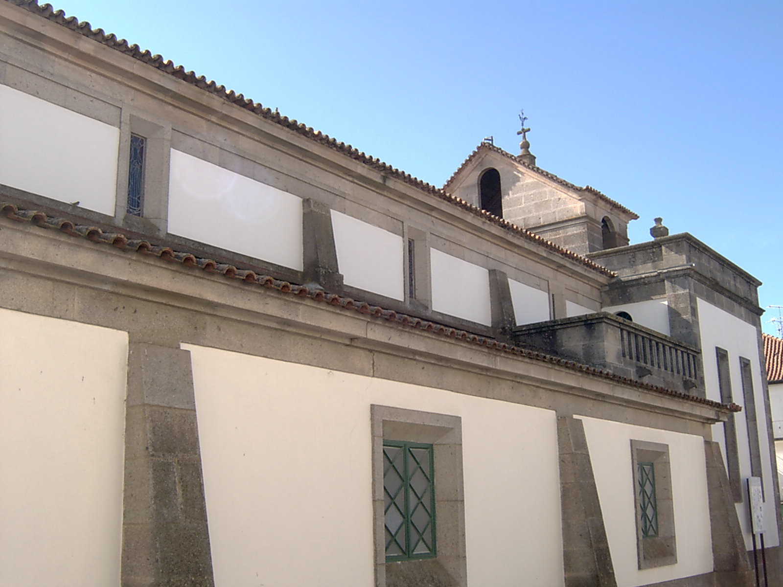 Tanta fotografia da Igreja de frente e de lado?