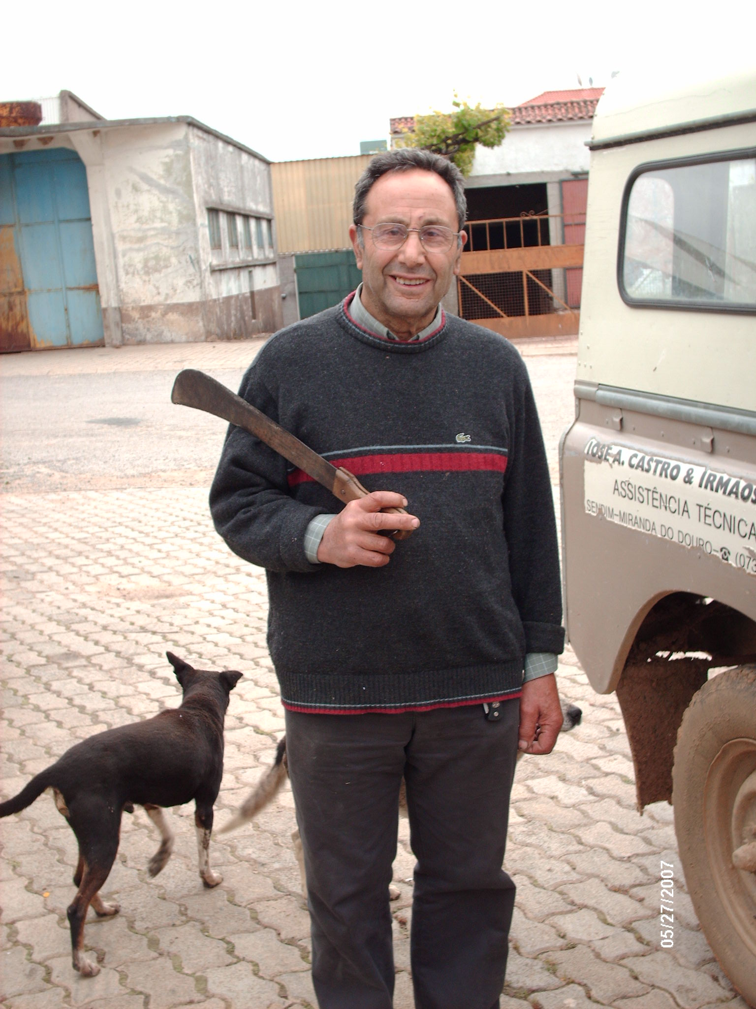 Esta é uma pessoa a quem respeito muito e a quem devo agradecimentos pela acolhida e o tratamento que me dá…