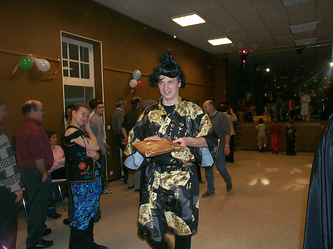 Bail do carnaval dos mardomos de SENDIM 2006 a residir em França