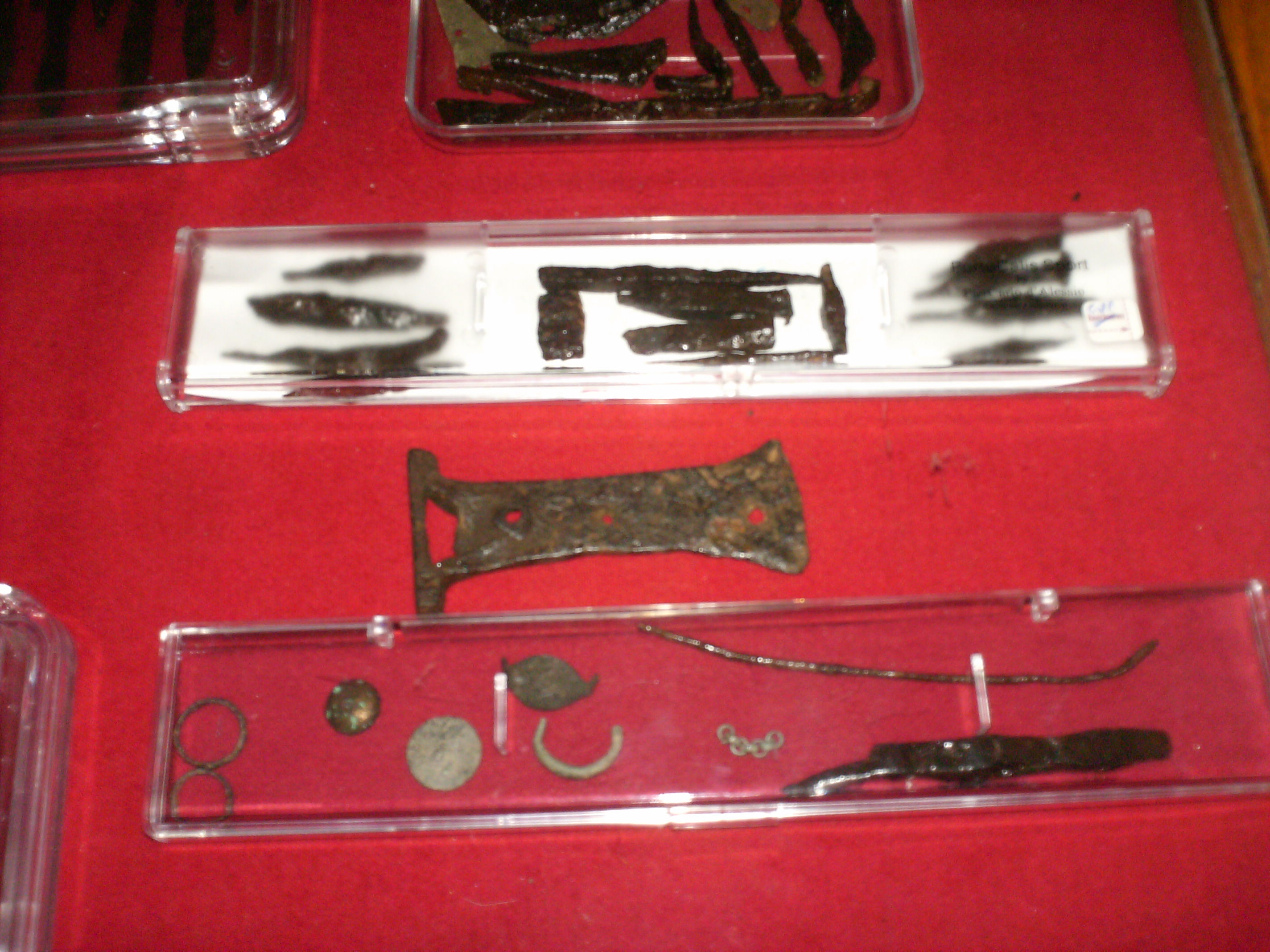 vários objectos de cobre, bronze i ferro