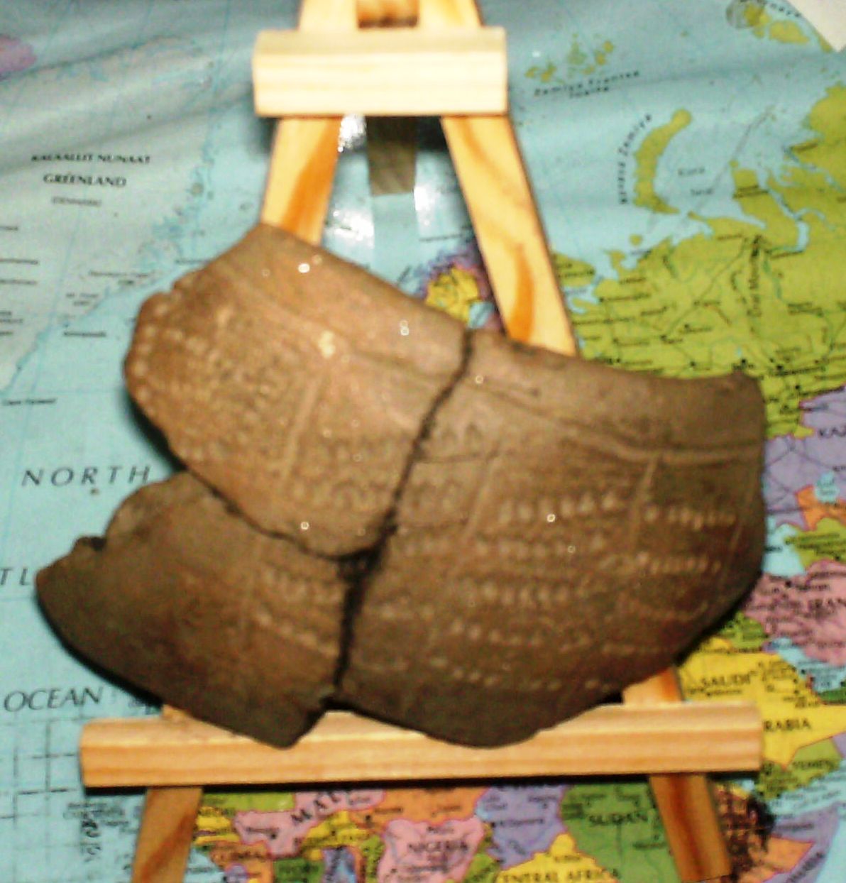 cacos de un pote pre-romano encontrado nas caneleiras