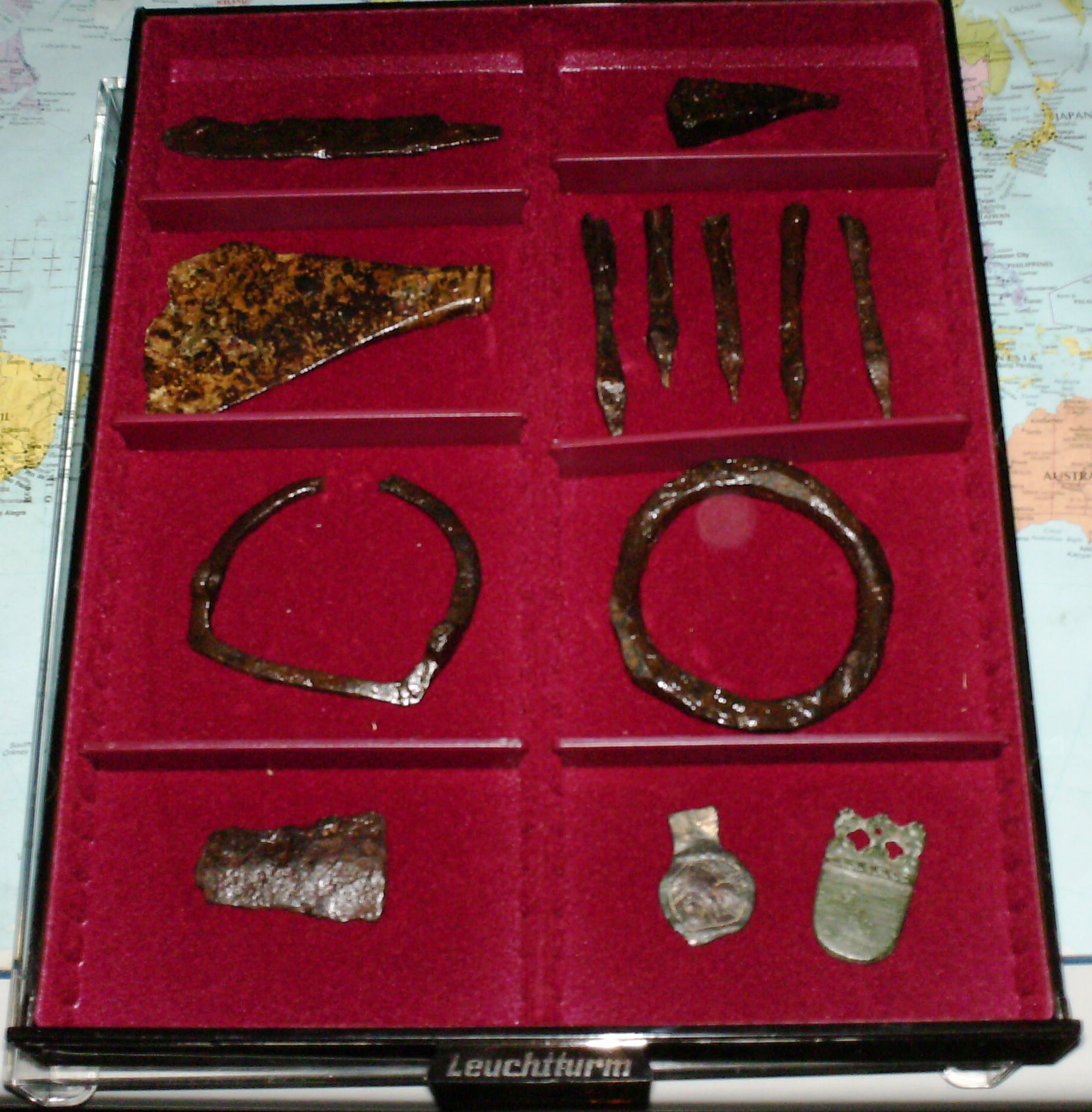 Vários objectos de metal