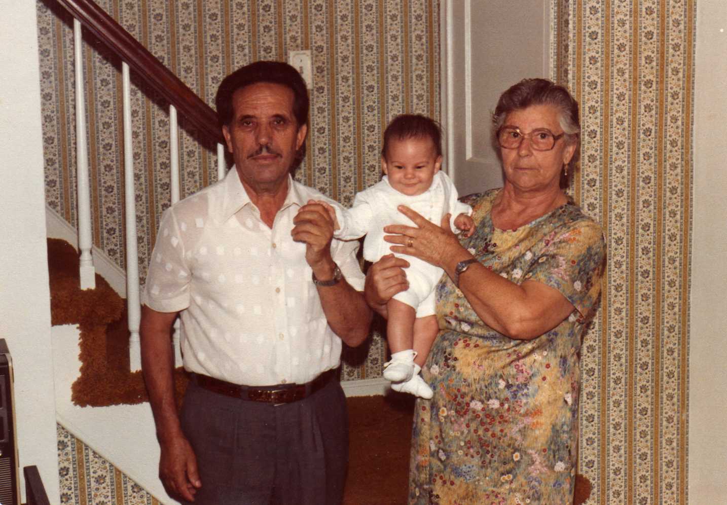 Tiu Manuel Barbeiro (falecido), ti Maria Pimentona e o neto David.