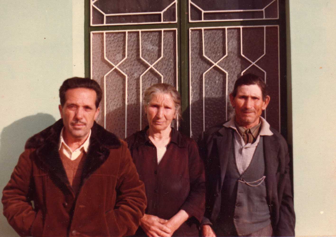 Tiu Manuel Barbeiro, ti Amélia Rola e tio Francisco Falcão (manco)