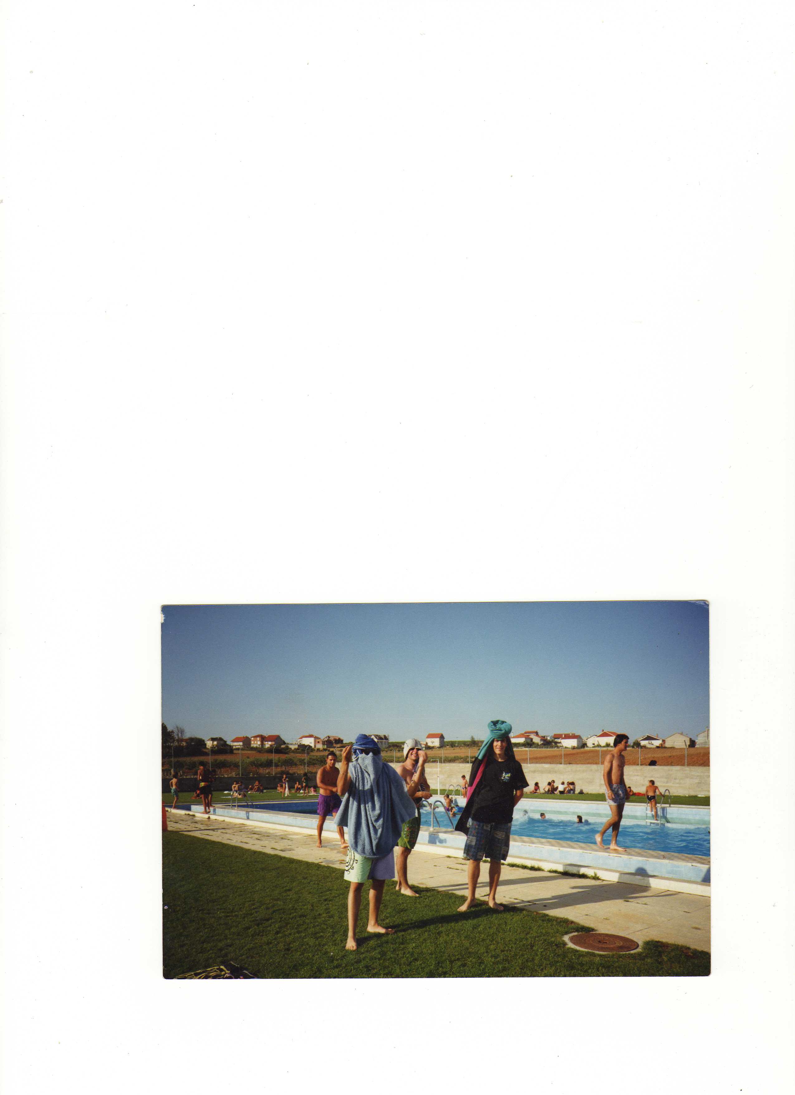 yo con prima ( patricia e regina )1991 y amigo ( graciano 1992 )