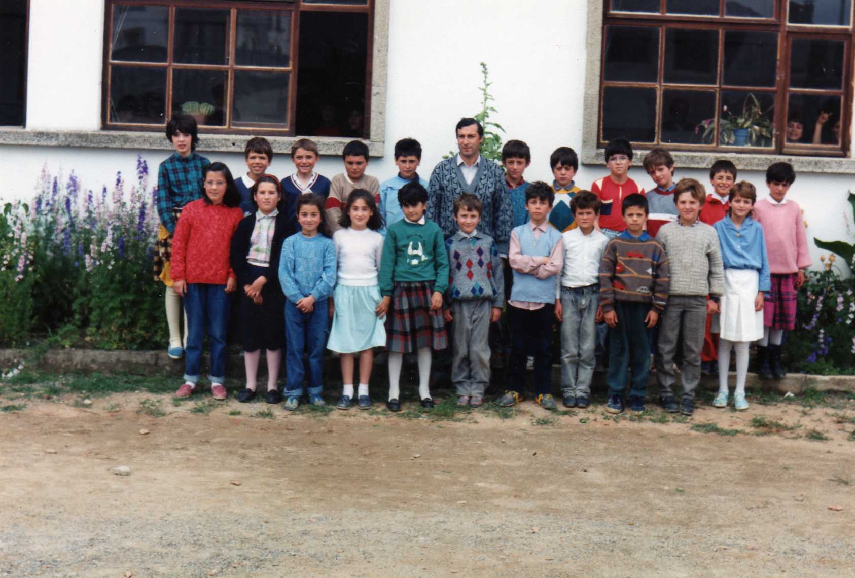a minha turma e o meu grande mestre e professor Almendra, que nos deu tds os seus ensinamentos e conhecimentos