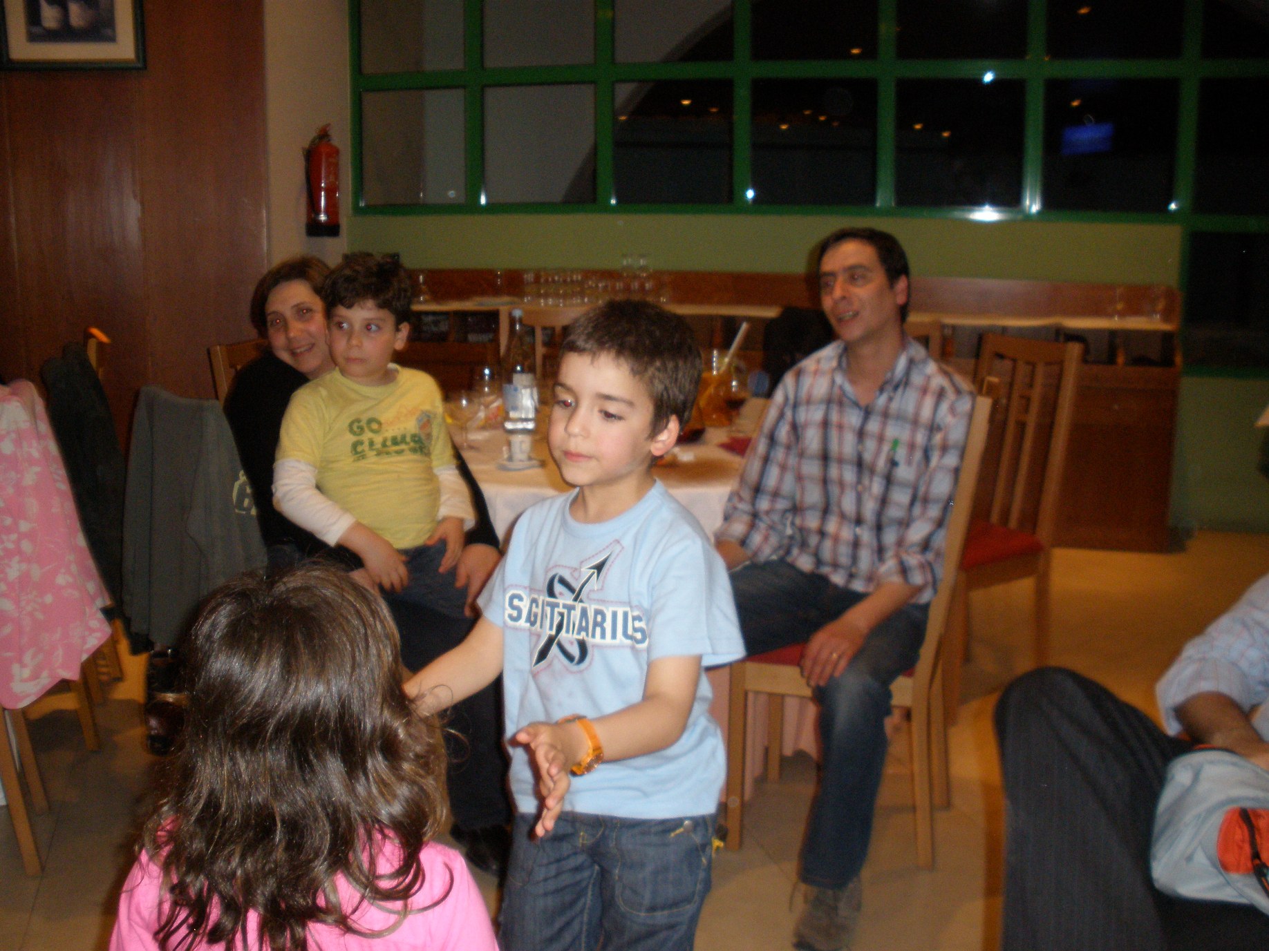 Momento de animação, com canções dos participantes