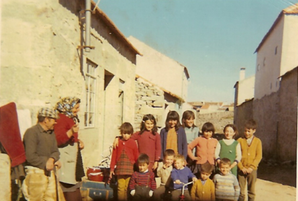 ENVIADA POR XAN - Sendim, Agosto de 1972 Tv. da Fonte Nova